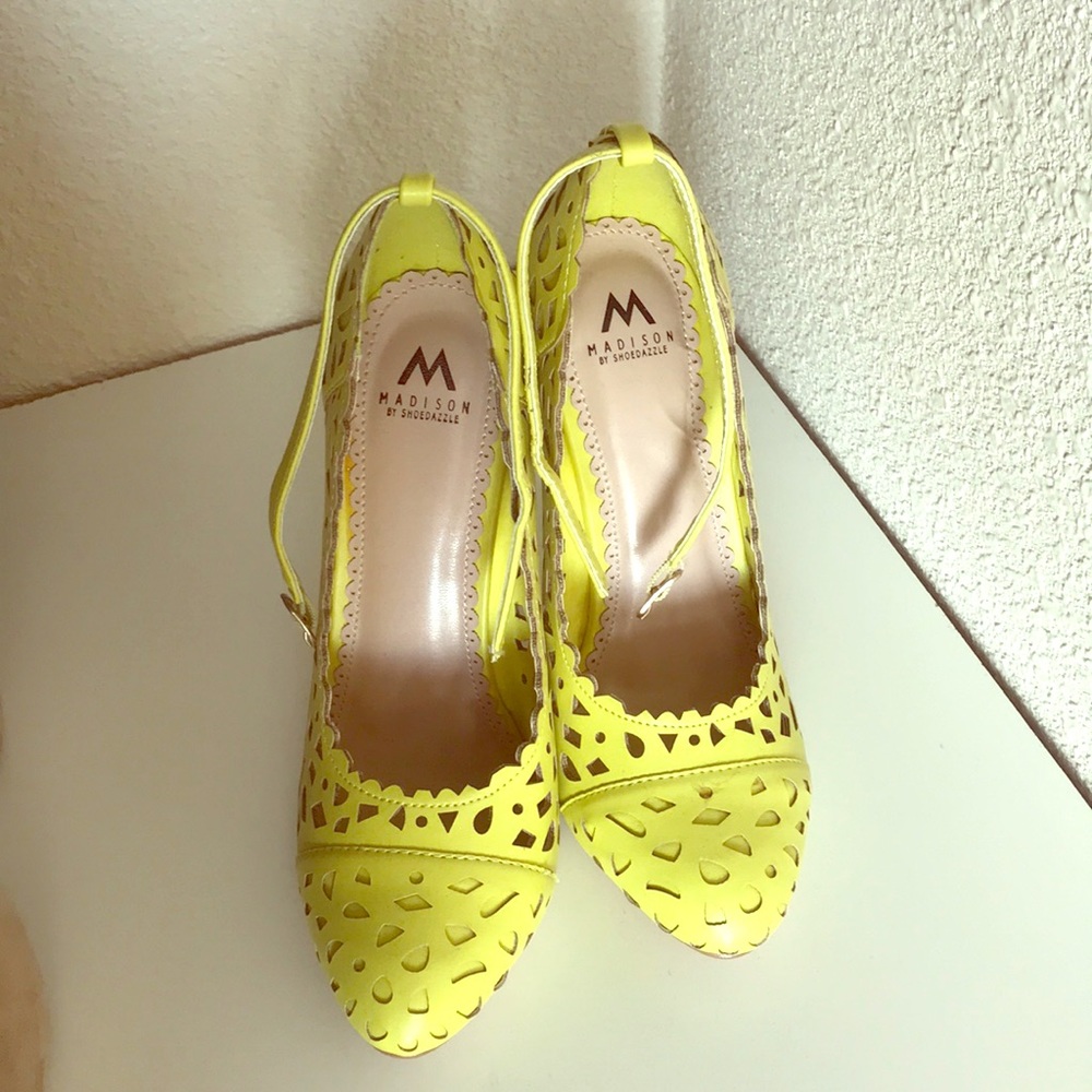 Madison by Shoedazzle Heels Style Miley